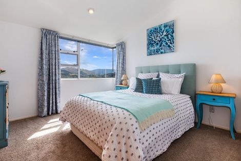 Photo of property in 28 Molyneux Close, Whitby, Porirua, 5024