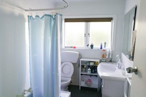 Photo of property in 1/56 Roberts Road, Glenfield, Auckland, 0629