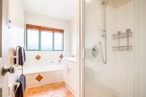 Photo of property in 23 San Vito Place, Henderson, Auckland, 0612