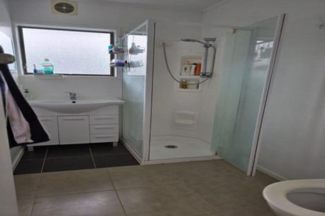 Photo of property in 34 Finn Place, Totara Vale, Auckland, 0629