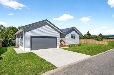 Photo of property in 3 Macrocarpa Lane, Carterton, 5713