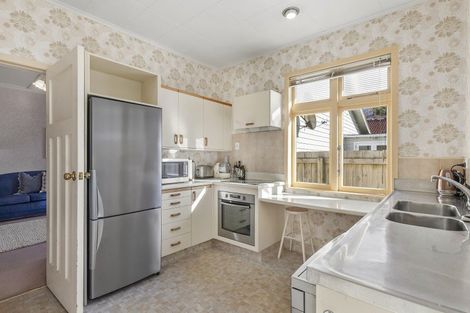 Photo of property in 23 Endeavour Street, Lyall Bay, Wellington, 6022