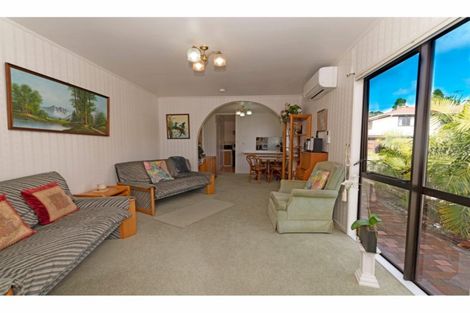 Photo of property in 53 Lavelle Road, Henderson, Auckland, 0612