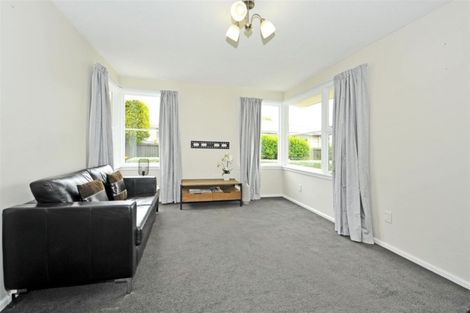 Photo of property in 37 Greendale Avenue, Avonhead, Christchurch, 8042