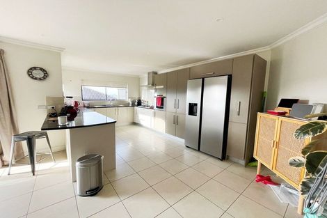 Photo of property in 6 Mcwhirters Farm Lane, Massey, Auckland, 0614