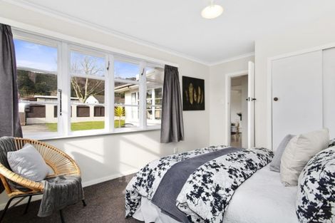 Photo of property in 360 Stokes Valley Road, Stokes Valley, Lower Hutt, 5019