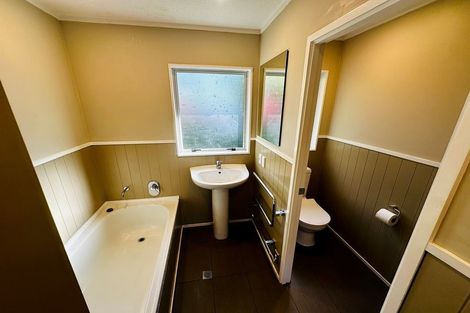 Photo of property in 92 Thurleigh Grove, Karori, Wellington, 6012