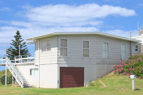 Photo of property in 25 Seaforth Road, Waihi Beach, 3611