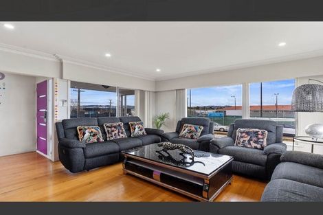 Photo of property in 15 Queen Street, Papakura, 2110