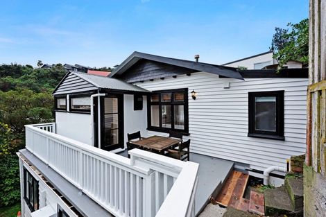 Photo of property in 55 Hungerford Road, Houghton Bay, Wellington, 6023