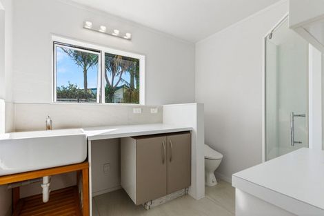 Photo of property in 177 West Harbour Drive, West Harbour, Auckland, 0618