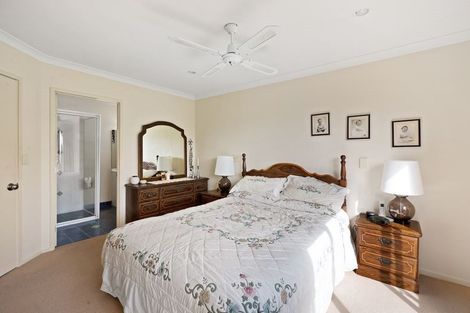 Photo of property in 34 Fleetwood Drive, Henderson, Auckland, 0612