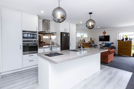 Photo of property in 12 Buddle Road, Wallaceville, Upper Hutt, 5018