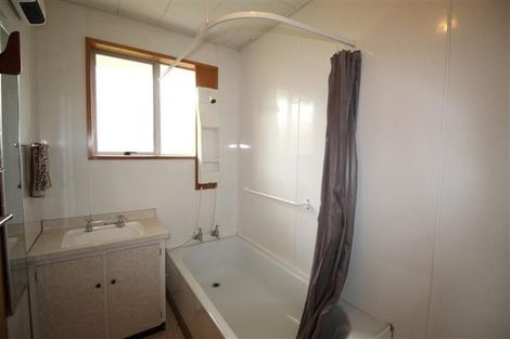 Photo of property in 4 Elwyn Crescent, Green Island, Dunedin, 9018