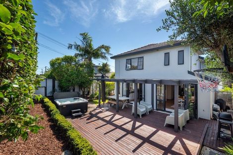 Photo of property in 8a Onepoto Road, Hauraki, Auckland, 0622