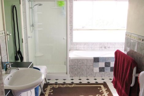 Photo of property in 6 Puriri Street, Hawera, 4610