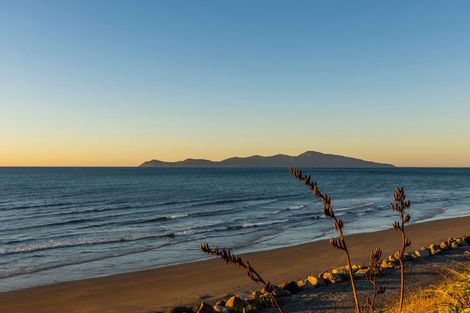 Photo of property in Te Kakariki Apartments, 5/5 Wellington Road, Paekakariki, 5034