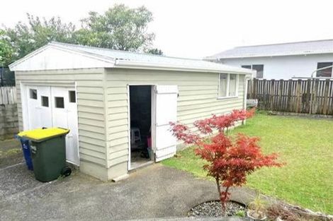 Photo of property in 11 Strid Road, Te Atatu South, Auckland, 0610