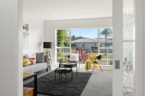 Photo of property in 198 Lakeside Drive, Orewa, 0931