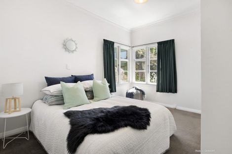 Photo of property in 122 The Parade, Island Bay, Wellington, 6023