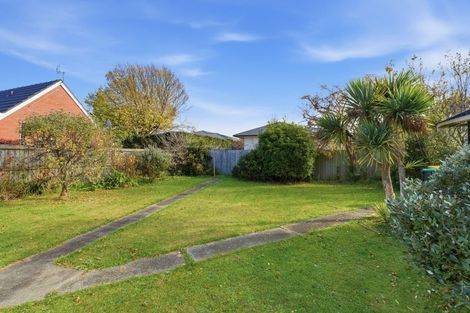 Photo of property in 48 Saint Andrews Square, Strowan, Christchurch, 8052