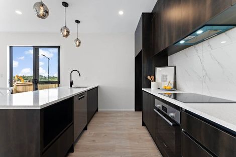 Photo of property in 32 Puhikawa Street, Massey, 0614