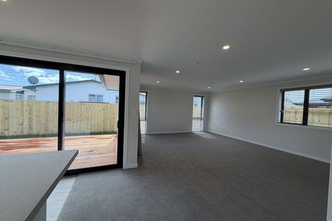 Photo of property in 143 Otuwairoa Esplanade, Opaheke, 2113