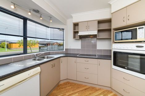 Photo of property in 5 Daniel Place, Kelvin Grove, Palmerston North, 4414