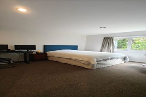 Photo of property in 31 Mandeville Place, Unsworth Heights, Auckland, 0632