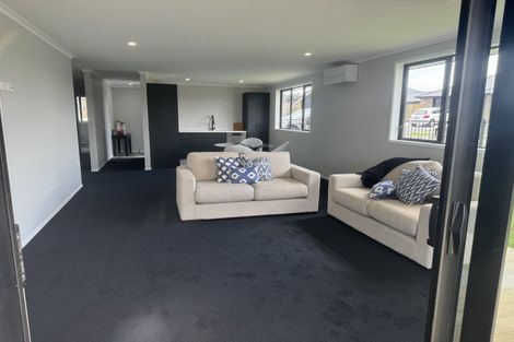 Photo of property in 2 Paapaka Way, Waiuku, 2123
