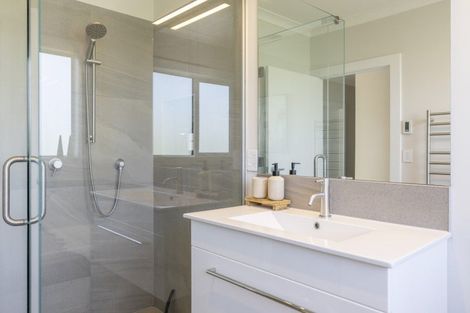 Photo of property in 7 Lochinvar Lane, Acacia Bay, Taupo, 3385