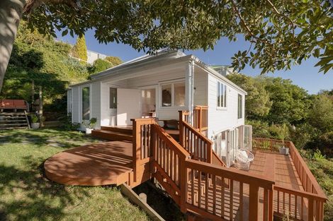Photo of property in 5 Denholm Road, Hospital Hill, Napier, 4110