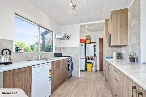 Photo of property in 11 Landsdale Place, Massey, Auckland, 0614