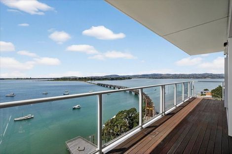 Photo of property in 72 Devonport Road, Tauranga, 3110