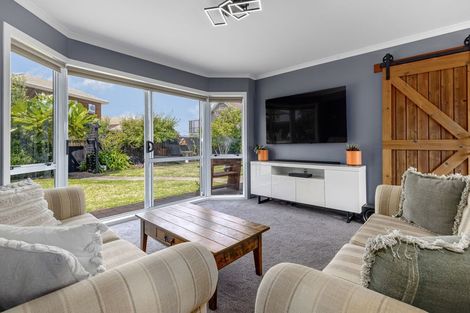 Photo of property in 4 Nuhaka Place, Paraparaumu Beach, Paraparaumu, 5032