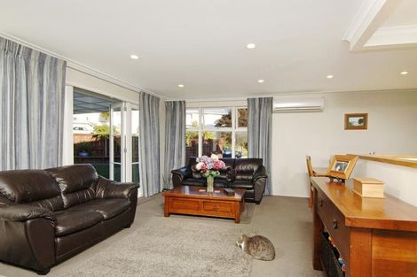 Photo of property in 14 Madison Place, Forrest Hill, Auckland, 0620