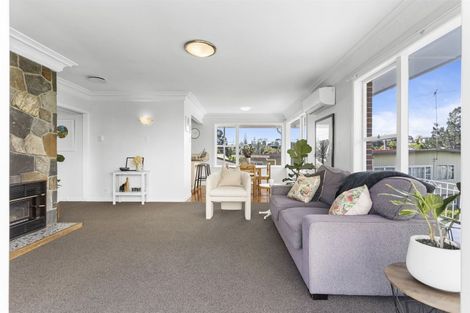 Photo of property in 19 Mcclintock Road, Massey, Auckland, 0614