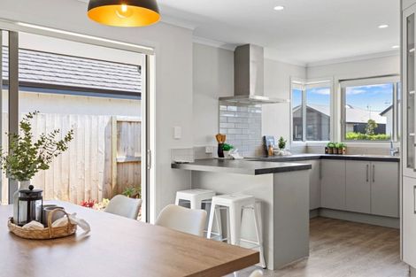Photo of property in 20 Kotiate Street, Papamoa Beach, Papamoa, 3118