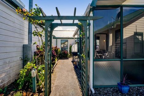 Photo of property in 70-76 Whiteley Street, Moturoa, New Plymouth, 4310