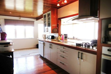 Photo of property in 20 Bridge Avenue, Te Atatu South, Auckland, 0610