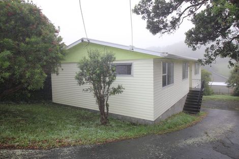 Photo of property in 13a Lyndfield Lane, Newlands, Wellington, 6037