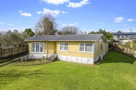 Photo of property in 3 Gill Avenue, Te Atatu Peninsula, Auckland, 0610