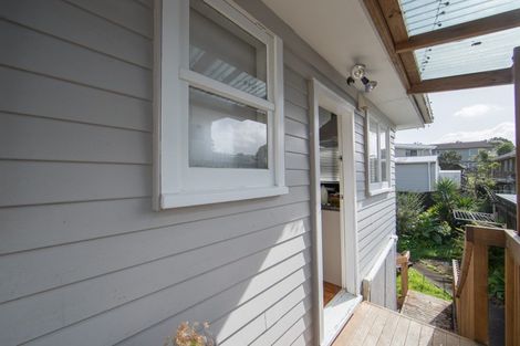 Photo of property in 2/70 Hogans Road, Glenfield, Auckland, 0629