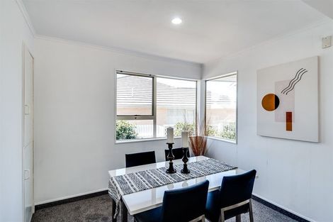 Photo of property in 3 Cambridge Terrace, Taradale, Napier, 4112