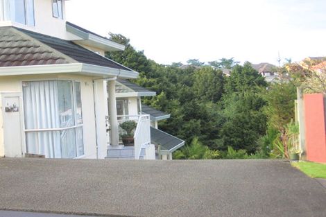 Photo of property in 2/61 Ribbonwood Crescent, Goodwood Heights, Auckland, 2105