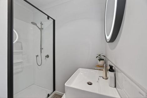 Photo of property in 6d Clearwater Cove, West Harbour, Auckland, 0618