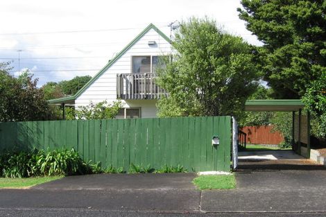 Photo of property in 2 Talavera Place, Te Atatu South, Auckland, 0602