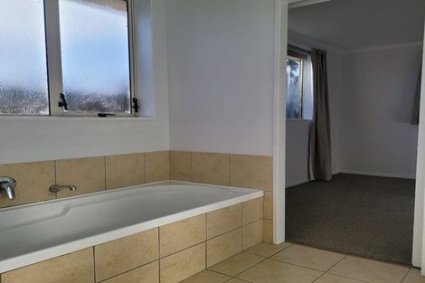 Photo of property in 22 Kayes Road, Pukekohe, 2120