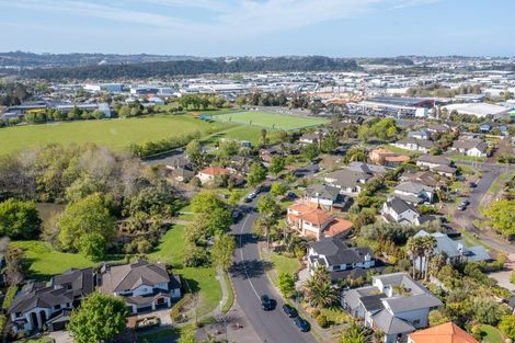Photo of property in 24 Oakway Drive, Schnapper Rock, Auckland, 0632