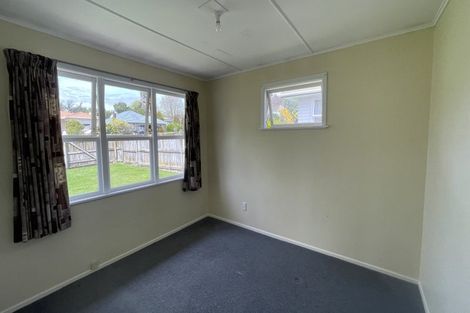 Photo of property in 12 Gill Avenue, Te Atatu Peninsula, Auckland, 0610